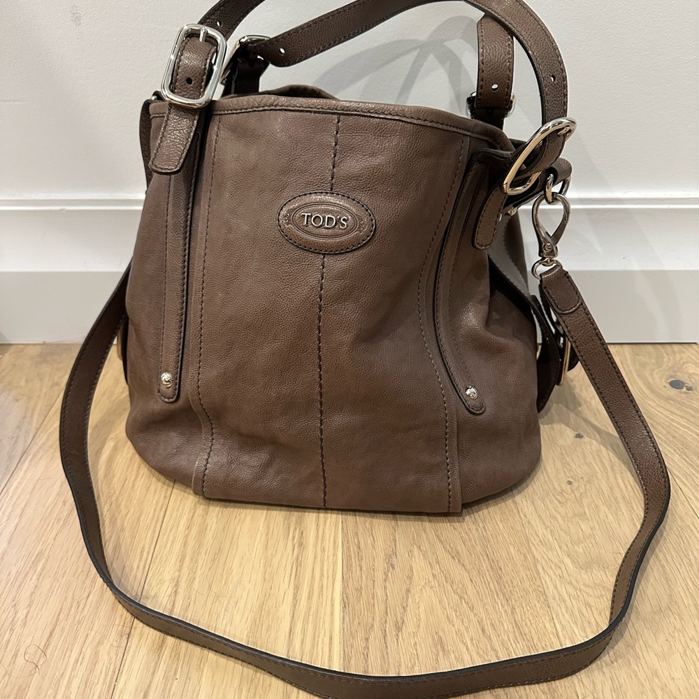 Tod's Elegant Brown Leather Shoulder Bag